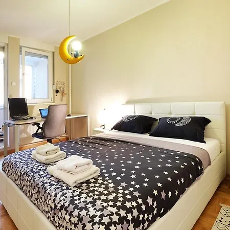 Sky View & Big Terrace Apartment *